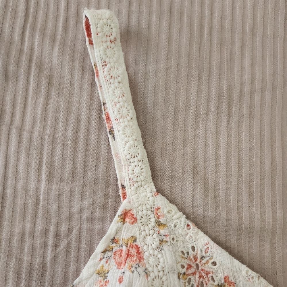 Small American Eagle floral Crop Top - Picture 6 of 13